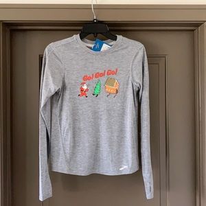 Exclusive Brooks Running Christmas shirt. Includes thumb slots in the sleeve.